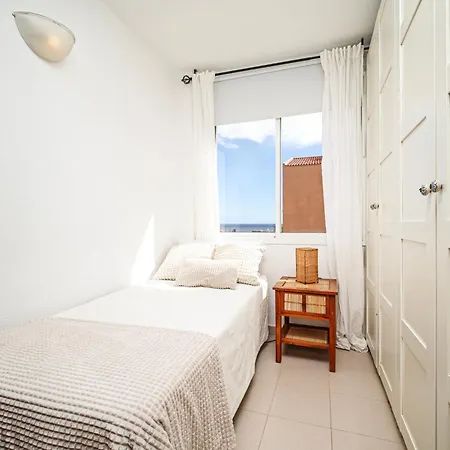 Apartamento Cozy Near The Sea With Private Parking