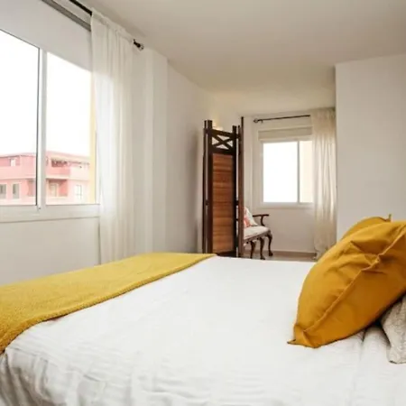Apartamento Cozy Near The Sea With Private Parking