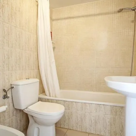 Apartamento Cozy Near The Sea With Private Parking